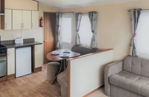 Skegness House | Spacious 12ft wide caravan with one double and one twin.