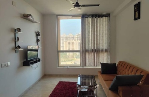 Thane West Apartment | Spacious 1BHK Hiranandani Estate