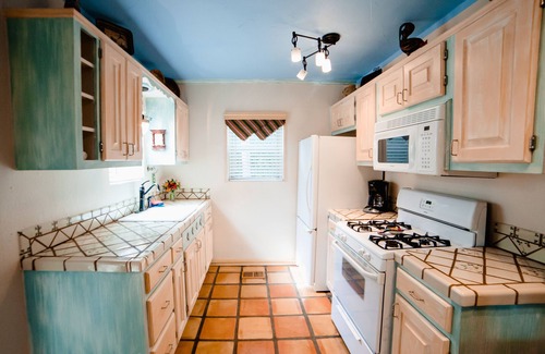 Port Isabel Apartment | Spacious 1BR + Bunks – King Bed, Sleeps 6/Historic Rental near SPI