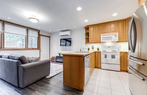 Yorkville Apartment | Spacious 1BR Penthouse Suite with Amazing Terrace!