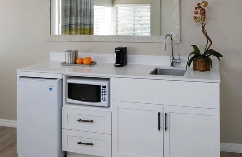 Islamorada Resort | Spacious 1BR Suite w/Kitchenette, Outdoor Pool, Free Parking & Pet Friendly
