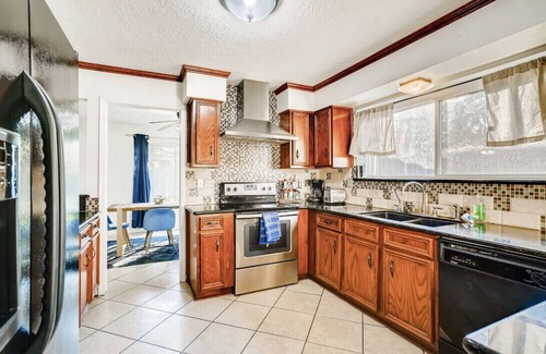 Humble House | Spacious 2,008 SqFt Beautiful Home in Humble
