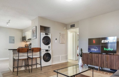 Brentwood Apartment | Spacious 2 Apt Combo | Sleeps 12 + Pool and Pets