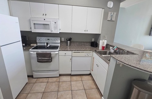Panama City Beach Hotel | Spacious 2 Bedroom Beachfront view Downtown Panama City Beach steps from beach.