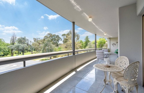 Kingston Apartment | Spacious 2-Bed Apartment Near Dining & Attractions