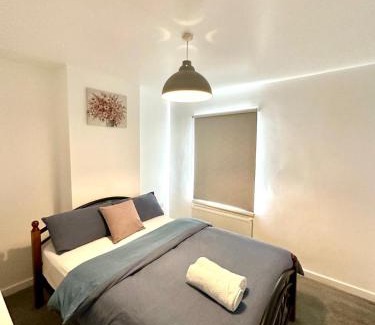 Bensham Manor Apartment | Spacious 2-Bed Home with Garden