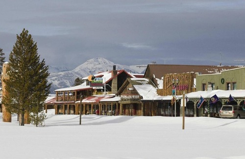 West Yellowstone Condo | Spacious 2-bedroom condo with WiFi in magical West Yellowstone