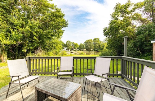 Victoria Boulevard Historic District House | Spacious 2 bedroom, 2 bathroom Victorian in Downtown Hampton with EV charging