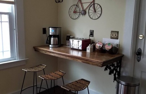 Beaver Hills Apartment | Spacious 2 Bedroom apartment close to Yale Bowl