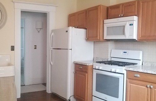 Beaver Hills Apartment | Spacious 2 Bedroom apartment close to Yale Bowl