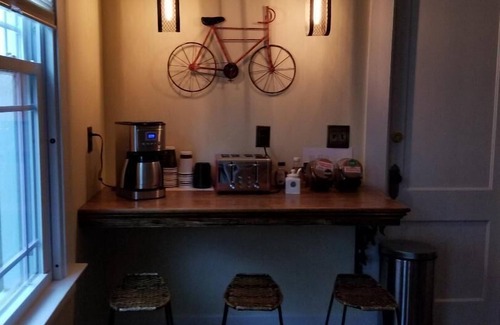 Beaver Hills Apartment | Spacious 2 Bedroom apartment close to Yale Bowl