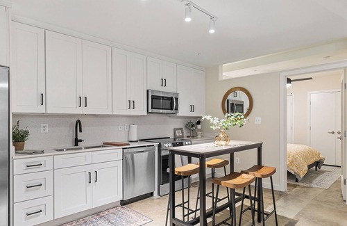 North Chesterfield Apartment | Spacious 2-Bedroom in Forest Hill with Parking