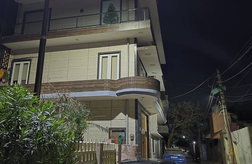 Vrindavan Apartment | Spacious 2-bedroom with kitchen apartment with WiFi, AC in tranquil Vrindavan