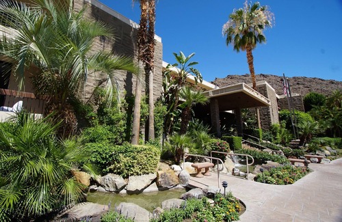 Historic Tennis Club Condo | Spacious 2 BR Condo w/Patio | Pools + Spa Access