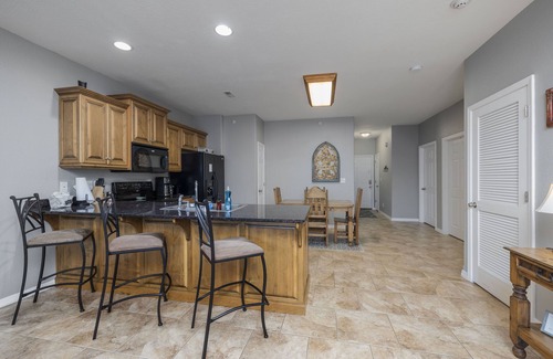 Indian Point Condo | Spacious 2 Couple Suite