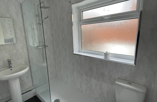 Newcastle-upon-Tyne Apartment | Spacious 2 Bedroom Apt Newcastle Upon Tyne with Free Parking and Wifi