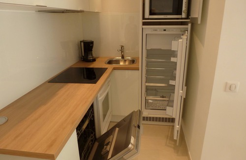 Cannes City Centre Apartment | Spacious 2 room apartment - Carré d'Or - South terrace 150 meters from the Croisette -