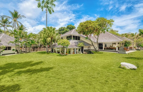 Petitenget House | Spacious 2 Villas combined, 9 bedrooms, 2 pools