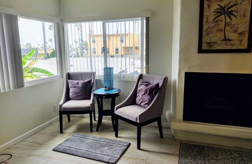 Pacific Beach Apartment | Spacious 2bd 2ba Beach Apt, near restaurants, entertainment & shopping.