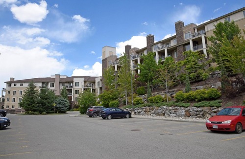 Quail Ridge Condo | Spacious 2BR & Den - Full Kitchen - Pool Onsite - Golf Courses - Wine Tours