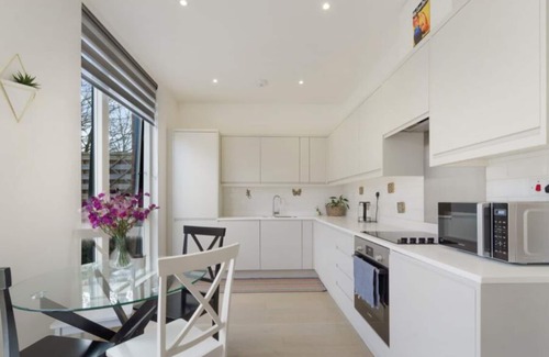 Streatham Apartment | Spacious 2BR Escape with Private Garden