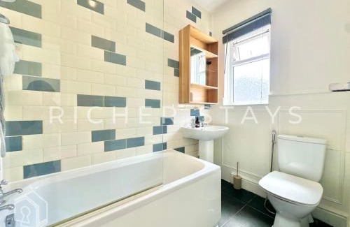 Harold Wood Apartment | Spacious 2BR Flat in Harold Wood
