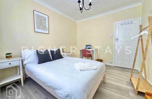 Harold Wood Apartment | Spacious 2BR Flat in Harold Wood