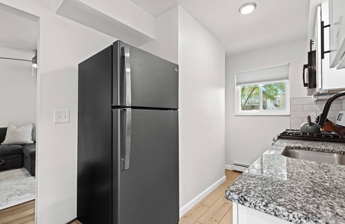 Mount Clemens Apartment | Spacious 2BR Flat | King Bed | Downtown Mt.Clemens