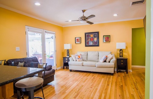 Westchester House | Spacious 2BR House near LAX/beach/So-fi Stadium/forum