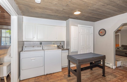 Norwichtown Cottage | Spacious 2BR Norwich Cottage with seasonal pool