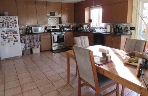 North and East House | Spacious 2brm /2BA first floor of a two story house