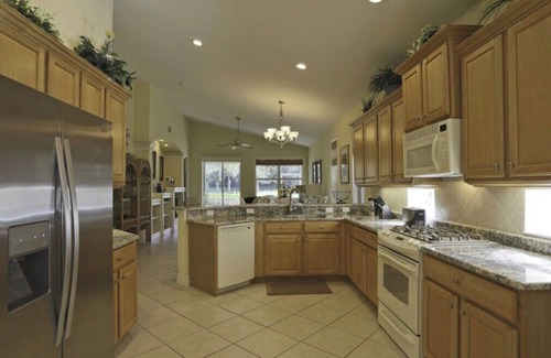 Braden River House | Spacious 3/2 home located in Tara Preserve with screened patio - Skippin Stones