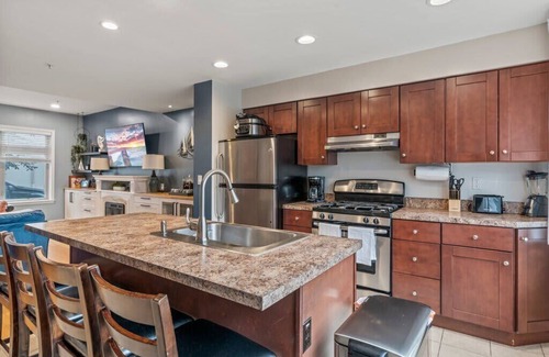 Point Breeze House | Spacious 3 BDR Home | Home Theatre | Pool Table