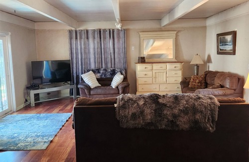 Quincy House | Spacious 3 bdrm home in quiet neighborhood in Quincy