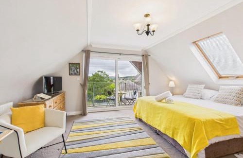 Wadebridge House | Spacious 3-Bed Home in North Cornwall | Walk to Wadebridge | Near Camel Trail, Padstow & Rock | Free Parking