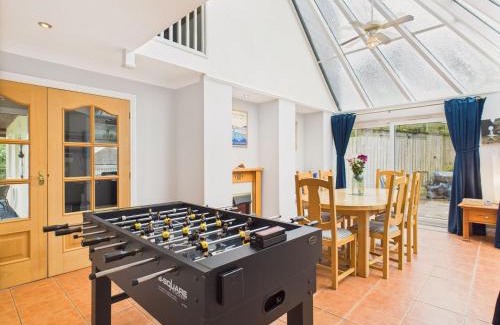 Wadebridge House | Spacious 3-Bed Home in North Cornwall | Walk to Wadebridge | Near Camel Trail, Padstow & Rock | Free Parking