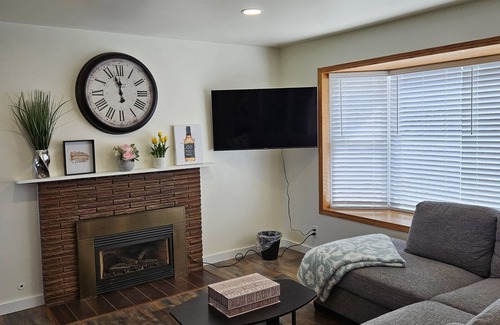 Des Moines House | Spacious 3 Bed Home Near Beach