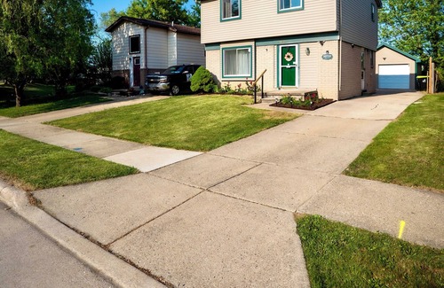 Madison Heights House | Spacious 3-Bedroom Getaway in Madison Heights – Ideal for Families & Groups