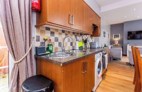 South Shields House | Spacious 3 Bedroom Home in South Shields by Beach