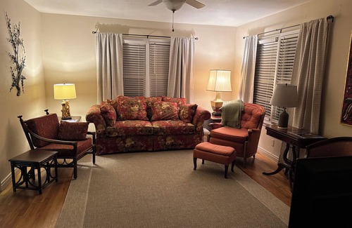 Lampasas House | Spacious 3 bedroom, 1.5 bath House. Wi-Fi, Roku TV, Fully stocked kitchen, etc!