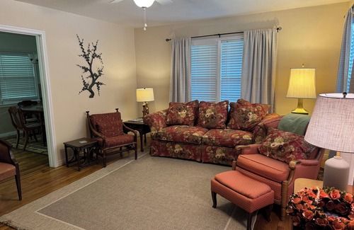 Lampasas House | Spacious 3 bedroom, 1.5 bath House. Wi-Fi, Roku TV, Fully stocked kitchen, etc!