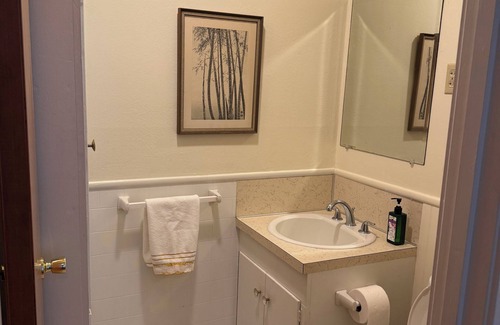Lampasas House | Spacious 3 bedroom, 1.5 bath House. Wi-Fi, Roku TV, Fully stocked kitchen, etc!