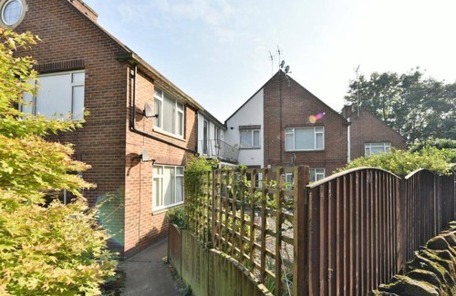 Pontefract Apartment | Spacious 3 Bedroom, 2 bathroom House