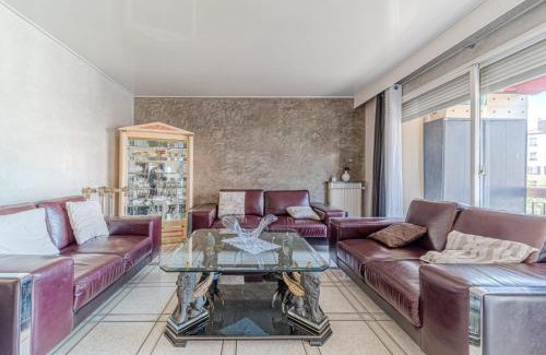 Perralliere Apartment | Spacious 3-bedroom apartment with balcony Gratte Ciel Villeurbanne