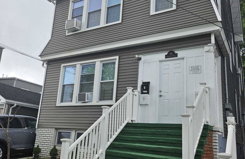 Lower Vailsburg Apartment | Spacious 3-bedroom apartment with WiFi, AC in charming Irvington