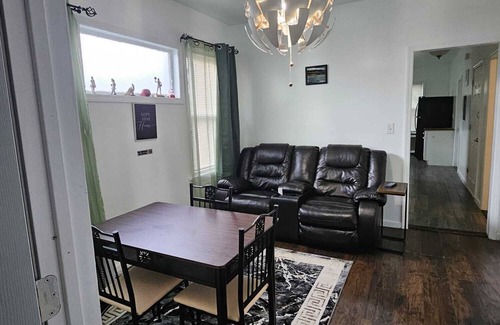 Lower Vailsburg Apartment | Spacious 3-bedroom apartment with WiFi, AC in charming Irvington
