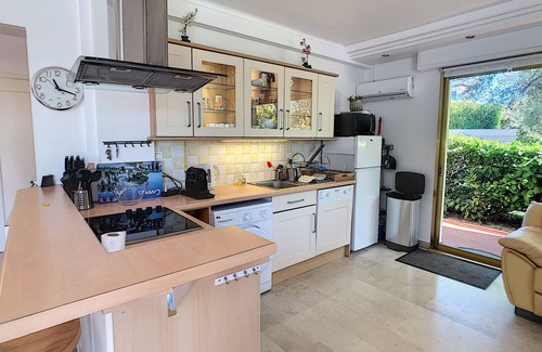 Antibes Apartment | Spacious 3 bedroom apartment. Large pool. 5min to beach. Ideal for 2 families