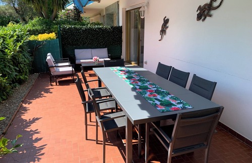 Antibes Apartment | Spacious 3 bedroom apartment. Large pool. 5min to beach. Ideal for 2 families