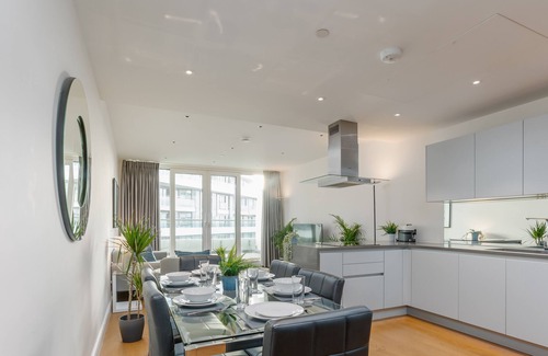 Queenstown Apartment | Spacious 3-bedroom apartment with Balcony