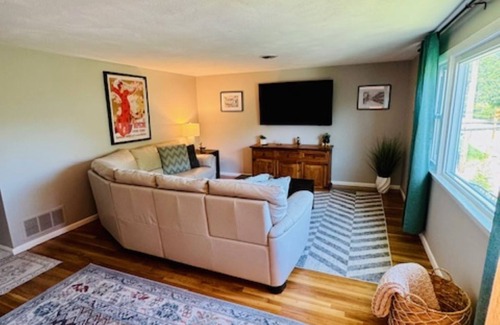 Waltham Condo | Spacious 3-bedroom Condo centrally located in delightful Waltham